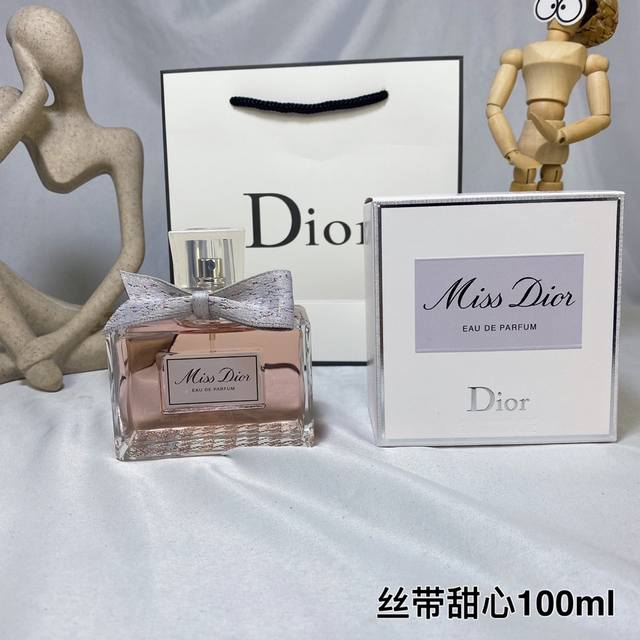 高品质 150 迪奥丝带甜心小姐浓香水100Ml 前调：意大利柑橘精华 中调：双瓣茉莉纯香 基调：印尼广藿香精华