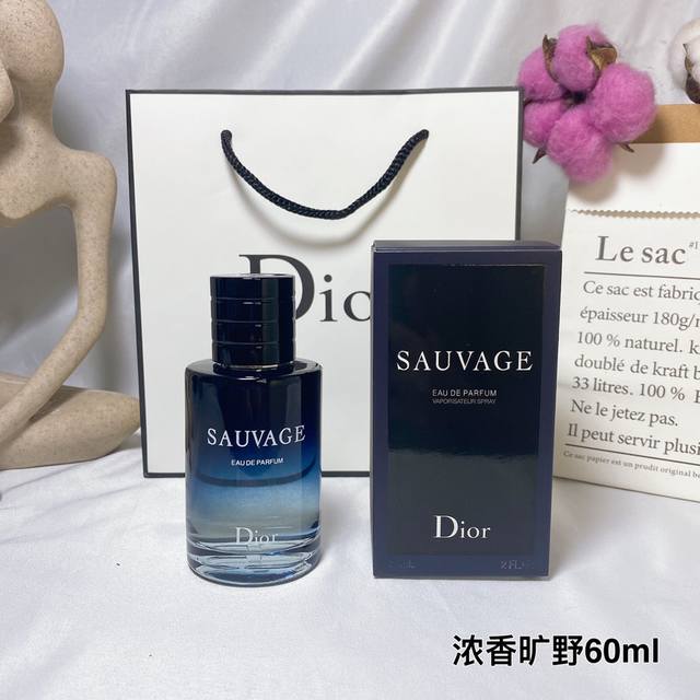 高品质 110 迪奥旷野男士浓香水60Ml 香调 东混合调 前调 苦新佛手柑，柑桔调 中调 茉轻盈茉莉及柠檬香调溷合 后味 皮革，桦树，安息香
