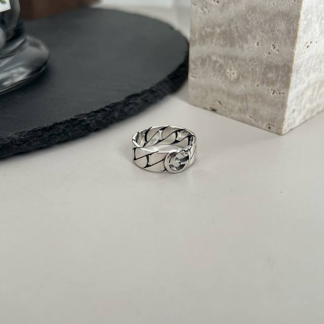 P50。Gucci古驰互扣式双G宽版戒指 宽度：8Mm 尺寸：12# 14# 16# 18# 20# 22# 24#