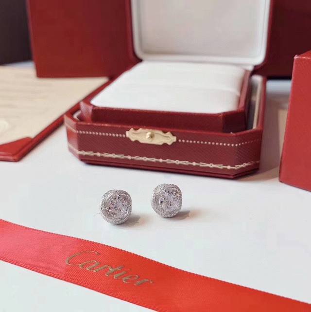 P70Cartier 卡地亚 旋转系列四爪耳钉 原版Logo字印 经典奢侈 高端定制925纯银镀金！Bling Bling 高碳钻的震撼你们懂 明星同款，美美哒