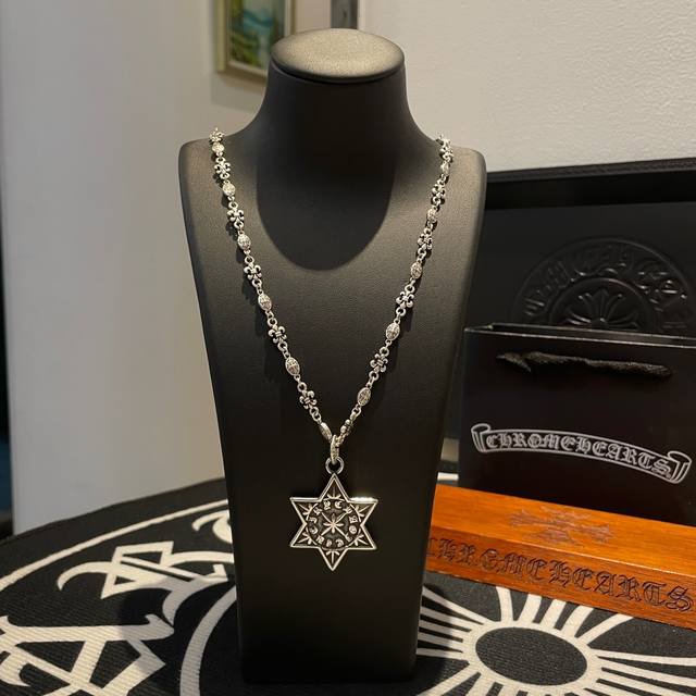 180 新款 专柜品质 Chrome Hearts克罗心 经典复古项链 个性六星芒吊坠 凹凸造型不同的花纹设计风格 呈现出与众不同 十字架 童军花是克罗心的志