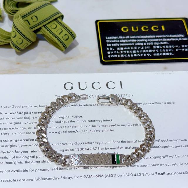 P100。 2025古驰新品手链出炉 Gucci古驰手链最新款的绿色珐琅经典款 精致无论款式 质感 都是绝对的顶尖Feel 只要看一眼就懂了 认准花纹链身 原版