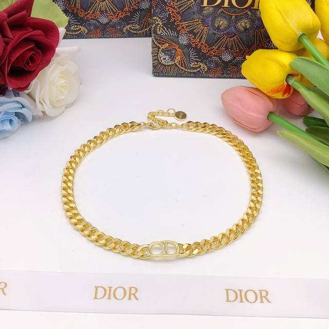 P70编号Dxl0019古金色 P70编号Dxl0026亮金色 新品原单货 新款Dior迪奥Cd古金色套装专柜一致黄铜材质 超级有质感