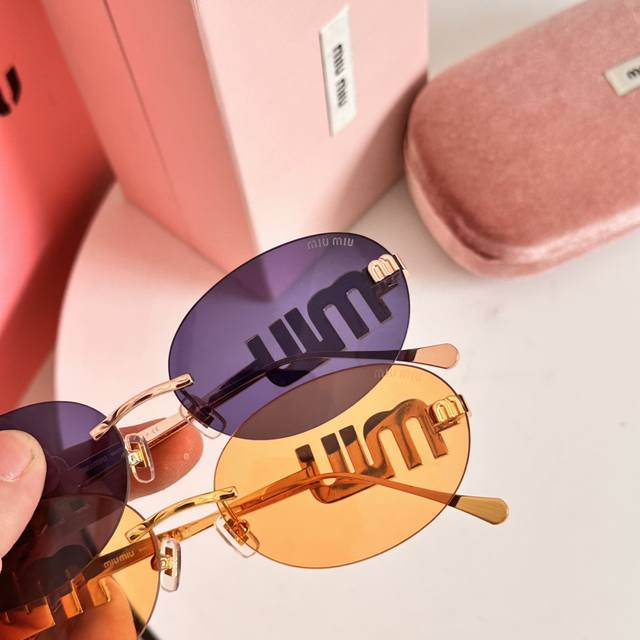 P210 细节图 Miu Mi*Top Quality 3.0镜片 内镀蓝膜 镶钻镜腿 Model:Smu 5693Ts Size：50口18-140