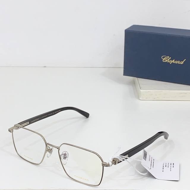 P320 Chopard 萧邦 新款水牛角纯钛 一镜附一防伪码 商务两色纯钛方框 衔接天然水牛角镜腿 原版复刻定制细节 型号：Vchl38D 尺寸：57口18-