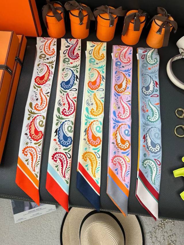 60捷豹 Twilly 爱马仕 Hermes 100%桑蚕丝，18姆米斜纹真丝 86X5Cm 双面图案