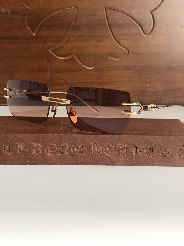 P180 新款重磅推出全新定制 Chrome Heart 3.0加厚高清內镀蓝膜镜片 质感满满 Lordie Size:58-17-150