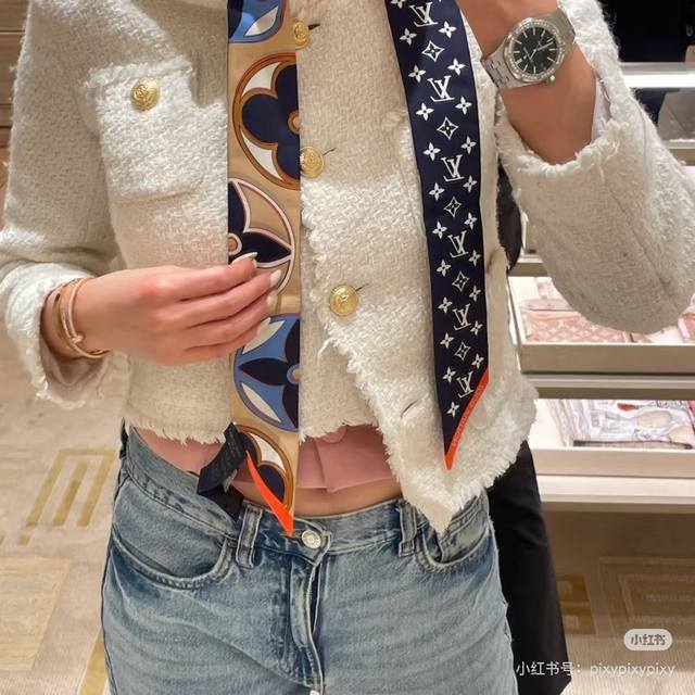 P70Lv驴家100%真丝 18姆米重磅斜纹材质， 长条丝巾Twilly束发带 黑白四叶花 120X5Cm 一条神奇的束发带 绑包包，绑头发 ♀当手环 ♀无论是