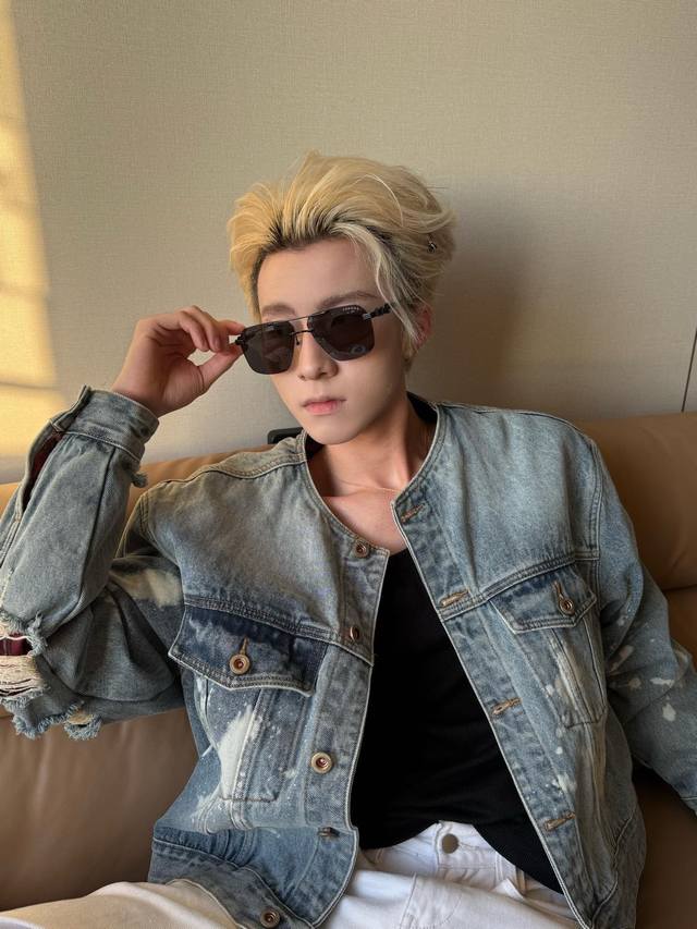 P160新款 眼镜界的爱马仕 Chromehearts 克罗心眼镜 男女款太阳镜 金 镜架 顶级品质墨镜 质感无敌，品控完美！男女通用。Ch8011