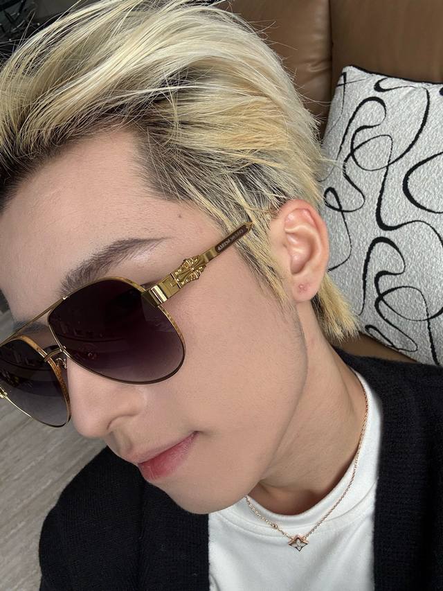 P160新款 Ch8013 眼镜界的爱马仕 Chromehearts 克罗心眼镜 男女款太阳镜 金 镜架 顶级品质墨镜 质感无敌，品控完美！男女通用。