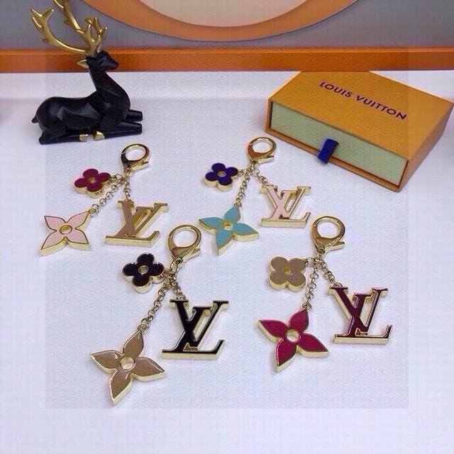 P80 配图片原版包装 Louis Vuitton官网M67119 Fleur De Monogram包饰。 优雅的珐琅是Fleur De Monogram包饰