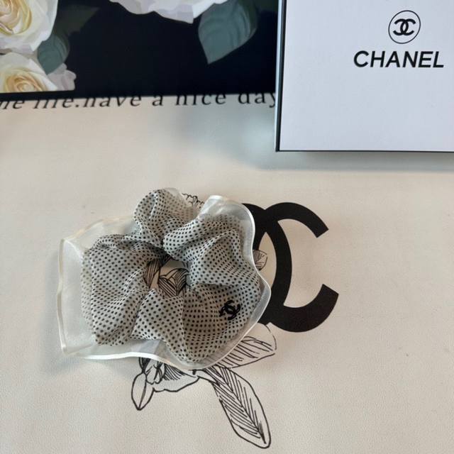 特 P60 单个 配全套包装 Chanel 香奈儿 爆款纱面发圈，专柜款出货 一看就特别高档 超级百搭 必须自留