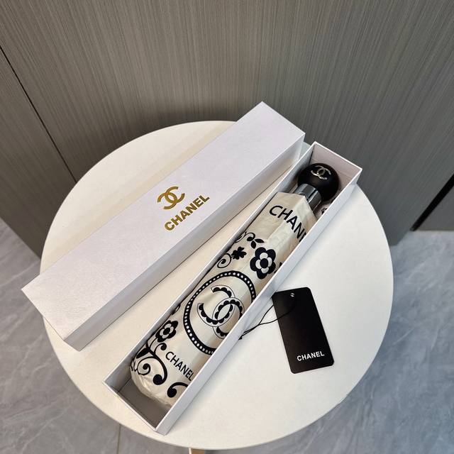 P70 Chanel 香奈儿 古典 夏季新款 全自动折叠晴雨伞 黑色涂层防晒有效阻隔紫外线99%，Upf 50 所以能起到伞下体感降温的效果！ 有效隔热，高效防