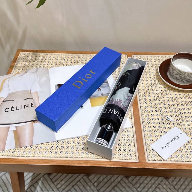 P70 Dior 迪奥 热卖款 时尚指数爆表 不论晴天雨天使用都相得益彰 拥有它感受风从身体经过的感觉 留下沁人的芬芳 时尚达人必备哦 原单代工级品质，台湾进口