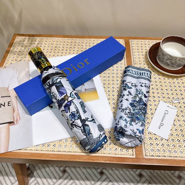P70 Dior 迪奥 蝴蝶热卖款 时尚指数爆表 不论晴天雨天使用都相得益彰 拥有它感受风从身体经过的感觉 留下沁人的芬芳 时尚达人必备哦 原单代工级品质，台湾