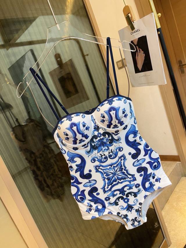 特 P100￥Pdg高腰比基尼 带钢托硬包 可拆卸蕾丝肩带 适合多种场景的游泳衣♀海边 游泳池 温泉 水上乐园 漂流都可以内搭外穿也完全可以 面料：透气舒适。速