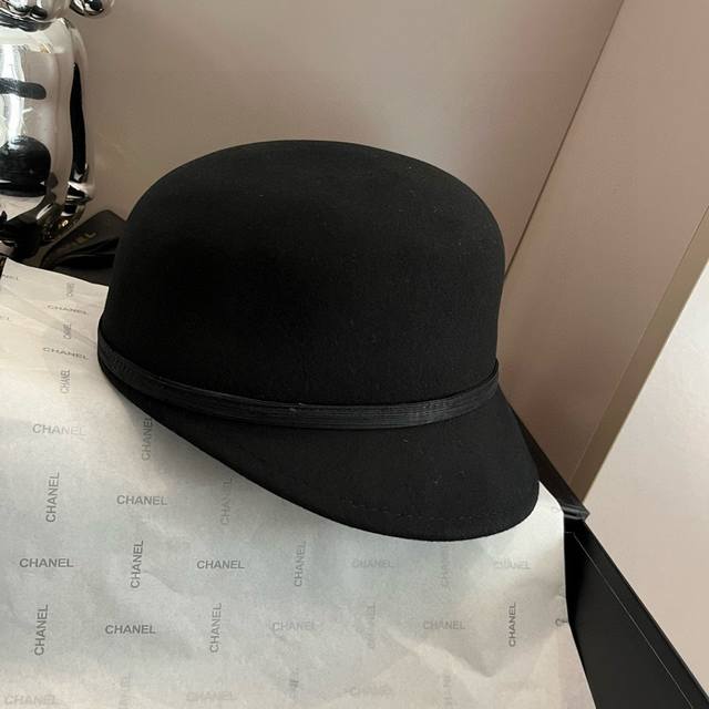 140￥P 黑色 Miumiu缪缪秋冬新款羊毛鸭舌帽，百分百羊毛面料%，头围57Cm