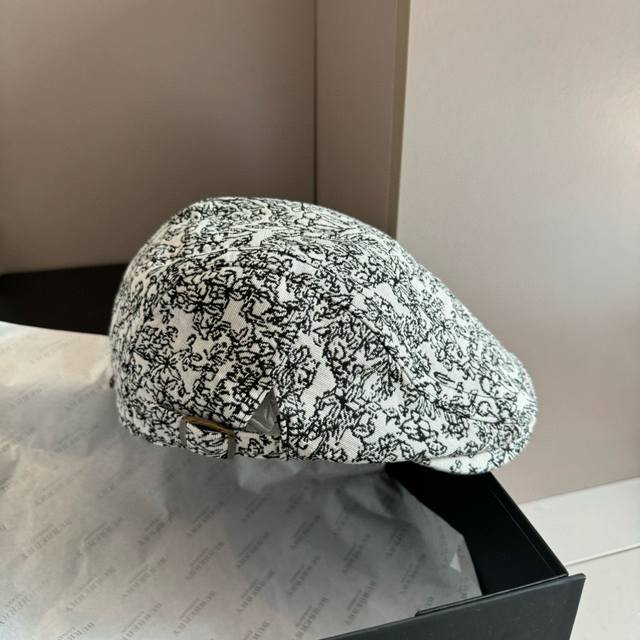 80￥P Burberry巴宝莉秋冬新款鸭舌前进帽，画家帽，头围57Cm复古风