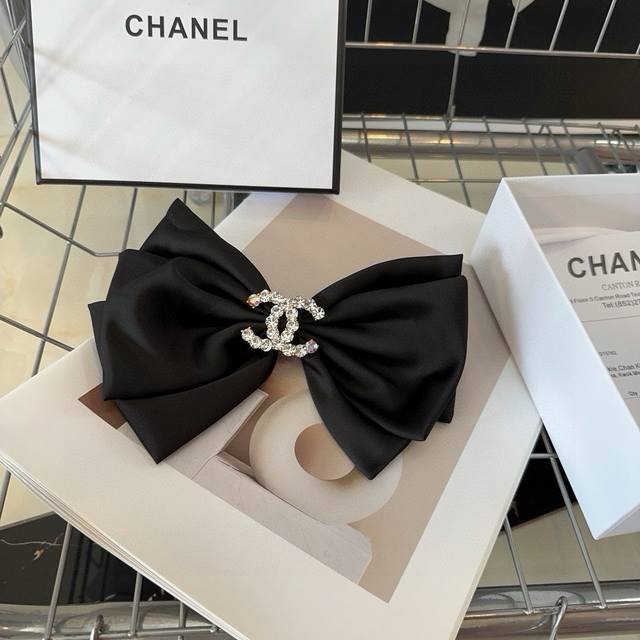 P60 配包装盒 Chanel 香奈儿 最新款小香爆款弹簧顶夹，超级好看！名媛范儿十足，小仙女必备