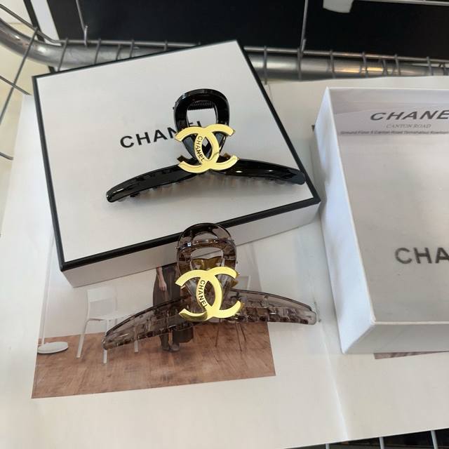 P60配包装盒 Chanel 香奈儿 最火爆新款抓夹，简单实用款！时尚潮品 小仙女必眼入