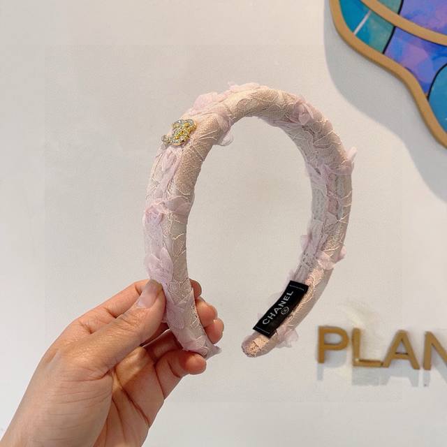 配包装 P60 Chanel 香奈儿 新款小香高颅顶海绵发箍，甜美玫瑰花蕾丝花边头箍，网红爆款推荐 搭配高端材质，超精致，时尚百搭。