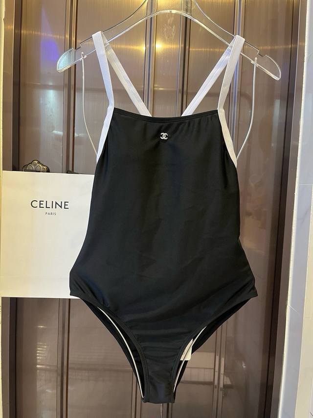 特 P100￥P Chanel香奈儿新款连体泳衣 适合多种场景的游泳衣♀海边 游泳池 温泉 水上乐园 漂流都可以内搭也完全可以 连体设计遮肉显高挑 腹部有点肉肉
