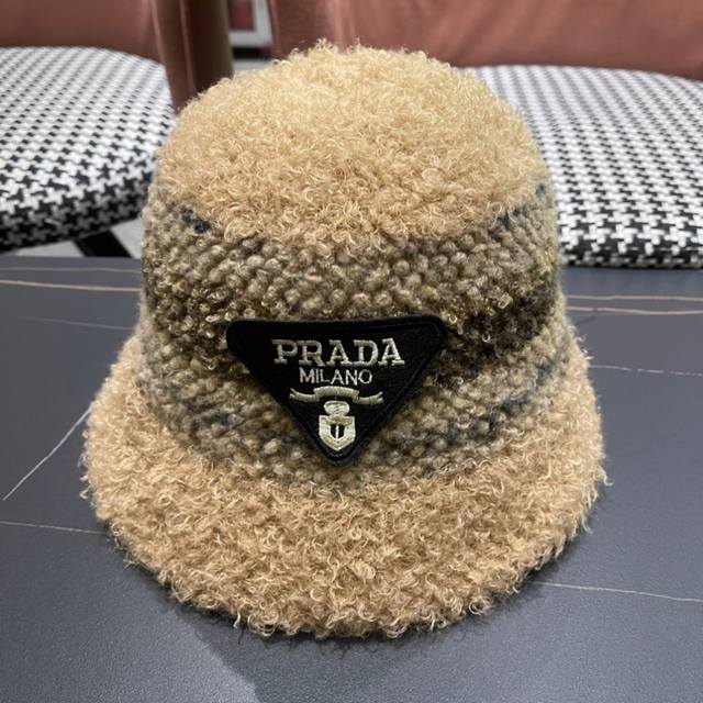 P80 Prada普拉达 最新拼色随机毛绒绒简约款渔夫帽，日常款超好搭配，出街单品