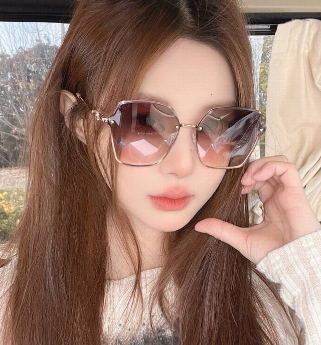 P90 Chane 香奈儿时尚无框太阳镜镜片 顶级奢侈品 高品质[亲亲] 气质非凡 女士开车墨镜[爱情] 型号：Ch65810
