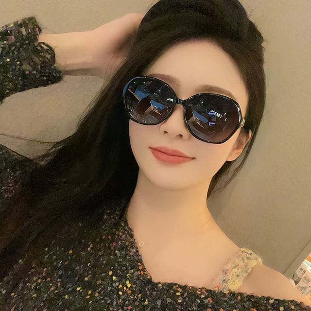 P90 Chanel 香奈儿 2025新款山茶花潮流爆款 时尚圆框高清偏光太阳镜 佩戴舒适 网红潮款墨镜 型号：Ch8751