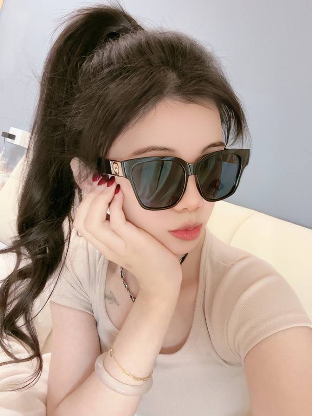 P80 Gucci 2025开春新款 潮流爆款 时尚方框太阳镜 高品质 佩戴舒适 网红潮款墨镜 型号：G35804