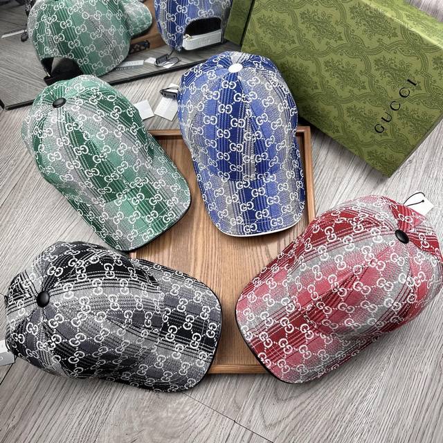 ￥ P70。G家。七彩渐变Gg款 超A品质 最新款！时尚潮流，高端做工！每一个帽子都是用心之作！牛津材质！头层牛皮！配盒子、防尘袋、非一般的品质，细节也很重要。