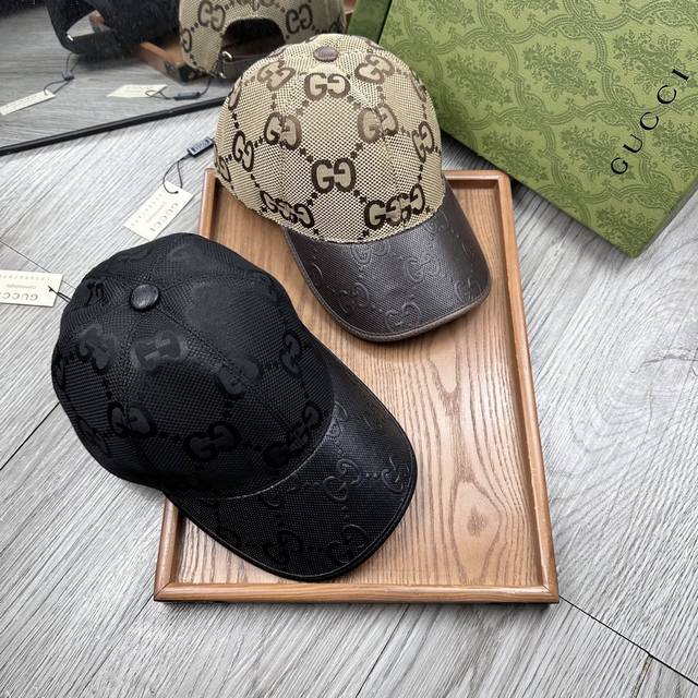 ￥ P70。G家。大G皮沿款 超A品质 最新款！时尚潮流，高端做工！每一个帽子都是用心之作！牛津材质！头层牛皮！配盒子、防尘袋、非一般的品质，细节也很重要。真皮