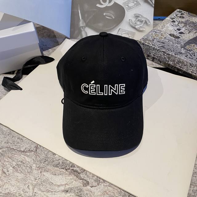 60￥P Celine赛琳 棒球帽