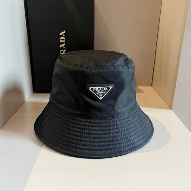 70￥P Prada普拉达渔夫帽，帆布帽，头围57Cm
