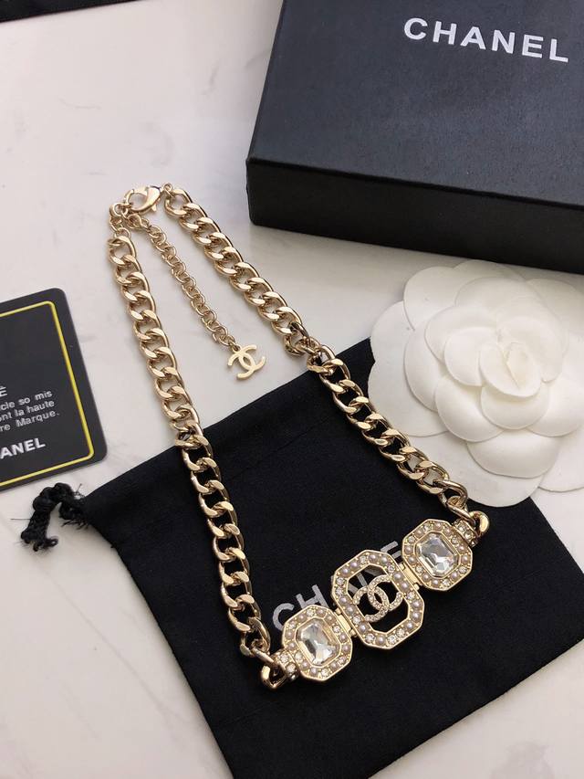P80 Chanel香奈儿 中古 字母项链小香家的款式真心无需多介绍每一款都超好看，精致大方，非常显气质.