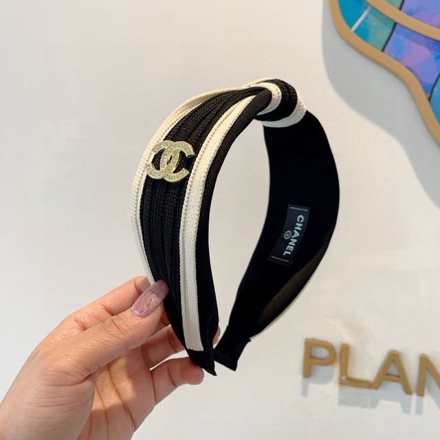 配包装 P60 Chanel 香奈儿 最新款小香秋冬款发箍，复古头箍，网红爆款推荐 超精致，时尚百搭！