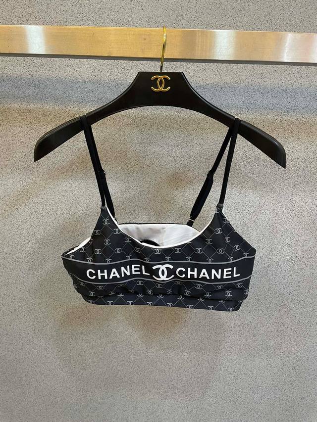 90 Chanel新款比基尼适合多种场景的游泳衣♀海边 游泳池 温泉 水上乐园 漂流都可以内搭外穿也完全可以 面料：透气舒适。速干弹性的游泳衣更加帖肤易清洗 码