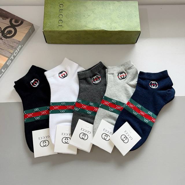配包装 P60 一盒5双 Gucci 古奇 火爆经典款男士船袜，刺绣纯棉面料，潮人必备 ，经典双G袜子，个性时尚百搭款！