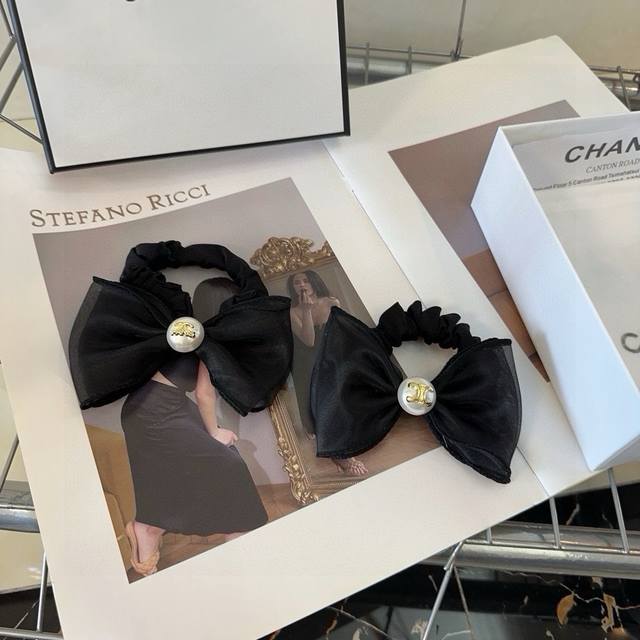 P60配包装盒 单个 Chanel 香奈儿 最新小香发圈 简单实用，时尚潮流！小仙女必备