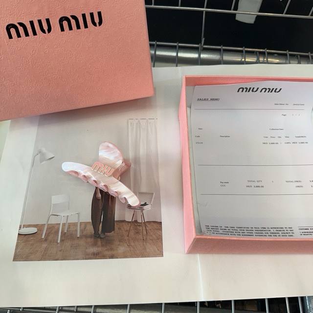 P60配包装盒 Miumiu新款字母抓夹，简单优雅，实用百搭，值得入手！