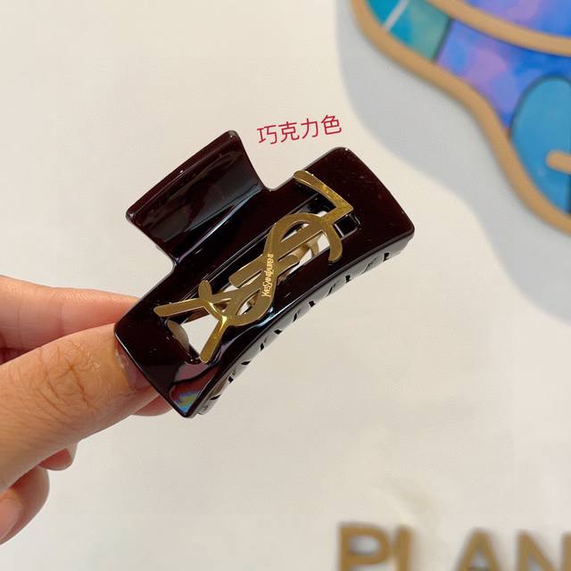 配包装 P60 圣罗兰 新款专柜鸭嘴抓夹，原单货，简约百搭，潮女必备品，超级的高大上！