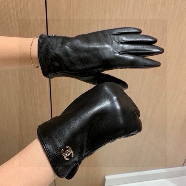 P140 新款独家首发触屏手套 Chanel香奈儿 原单品质 官网同步女士新款高档羊皮手套女神首选 不可错过百分百选用进口羊皮 皮质细腻柔软 认准进口羊皮特有手