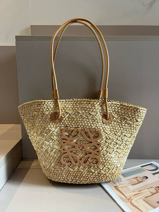 160￥P罗意威新颜色草编包 Loewe罗意威官网款草编包拉菲草手编包,夏季出游沙滩必备，专柜都断货了，尺寸:上宽50Cm 下宽28 高度25Cm