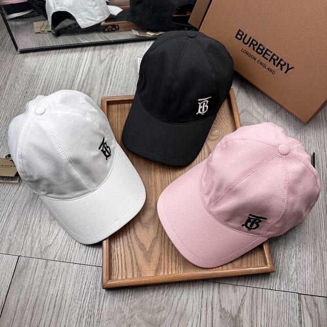 ￥ P80。B家。棉布包边款 超A品质 最新款！时尚潮流，高端做工！每一个帽子都是用心之作！牛津材质！头层牛皮！配盒子、防尘袋、非一般的品质，细节也很重要。真皮