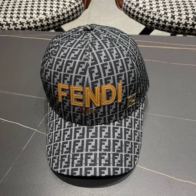 P80 新款出货，Fendi 芬迪 新款原单棒球帽，专柜常年热卖款，口碑极佳，1:1开模订制轻盈透气！质量超赞，基础头围56，贴片可调节。上图必卖款！