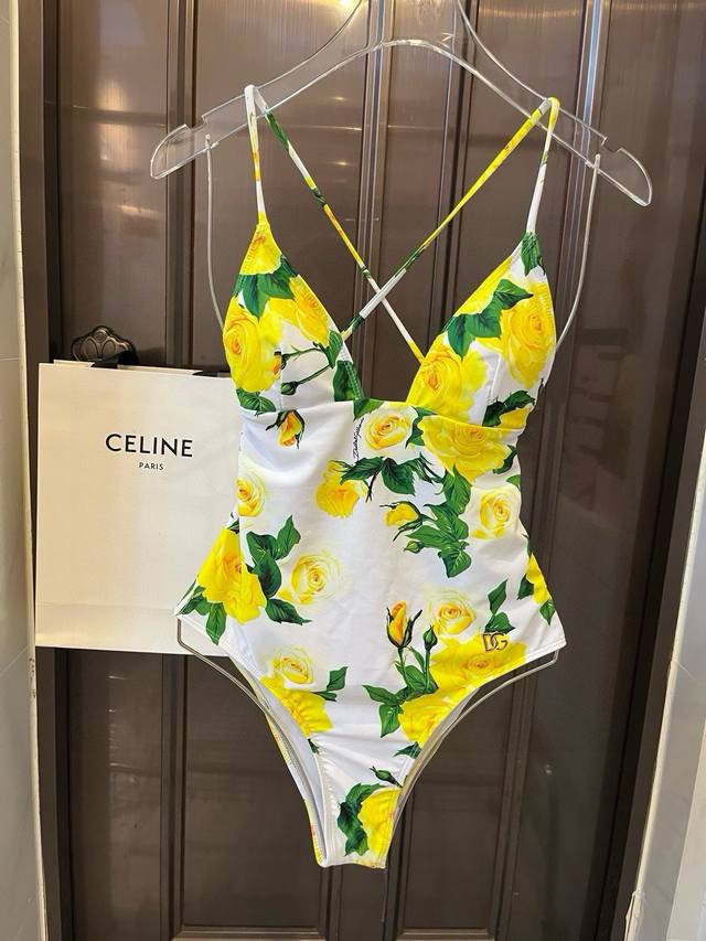 特 P100￥P Dg新款高弹力健身瑜伽服运动套装~塑腰小背心 带胸垫 +修身提臀显瘦打底裤脚 码数：Sm L X L
