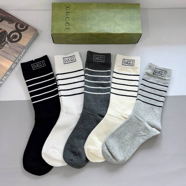 配包装 P60 一盒5双 Gucci 古奇 新款长筒袜子，纯棉面料，潮人必备 ，Gucci 爆款，经典双G，个性时尚百搭款，你值得拥有哦