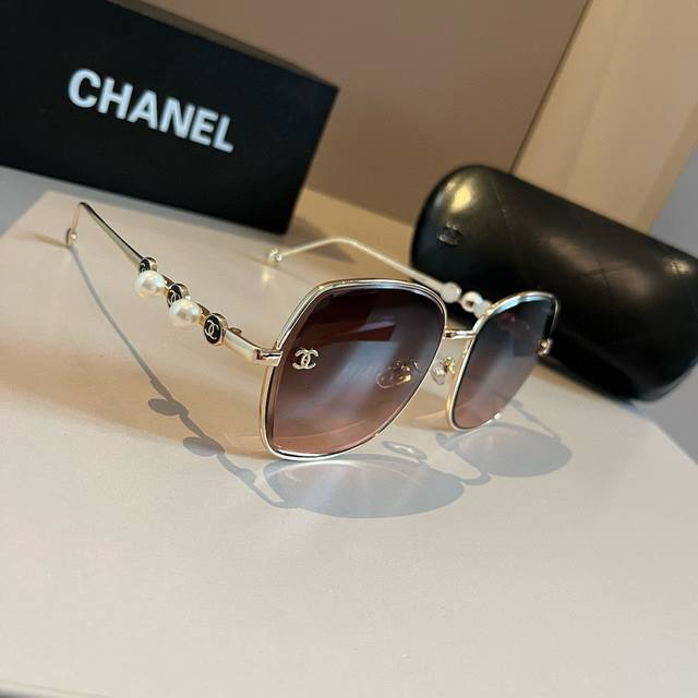 100￥P Chanel香奈儿爆款爆款 小红书同款 今年火爆款 Chanel 珍珠镜腿太阳镜网红款墨镜 专柜一样 时尚太阳眼镜