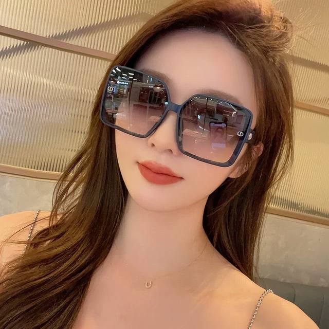 P80 Dior-迪奥 2025开春新款 潮流爆款 时尚方框太阳镜 高品质 佩戴舒适 网红潮款墨镜 型号：D3771