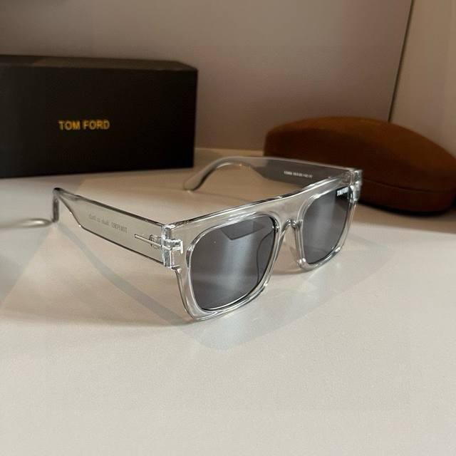 100￥P Tomford汤姆福特 男女通用 时尚潮流 独具工艺 太阳镜